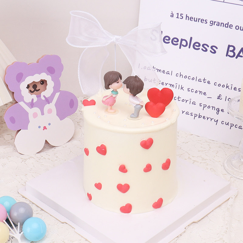 网红创意卡通七夕情人节亲嘴小情侣蛋糕装饰摆件浪漫表白甜品装扮