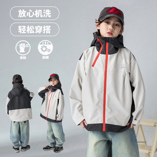 男童冲锋衣外套春秋款2026新款中大童春装炸街上衣痞帅男孩春季潮