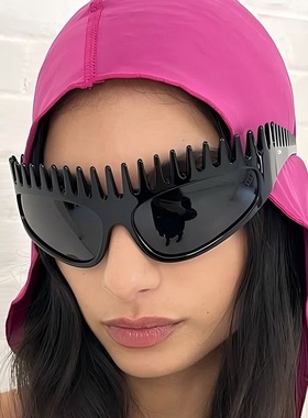 搞怪夸张梳子发箍眼镜女个性街拍