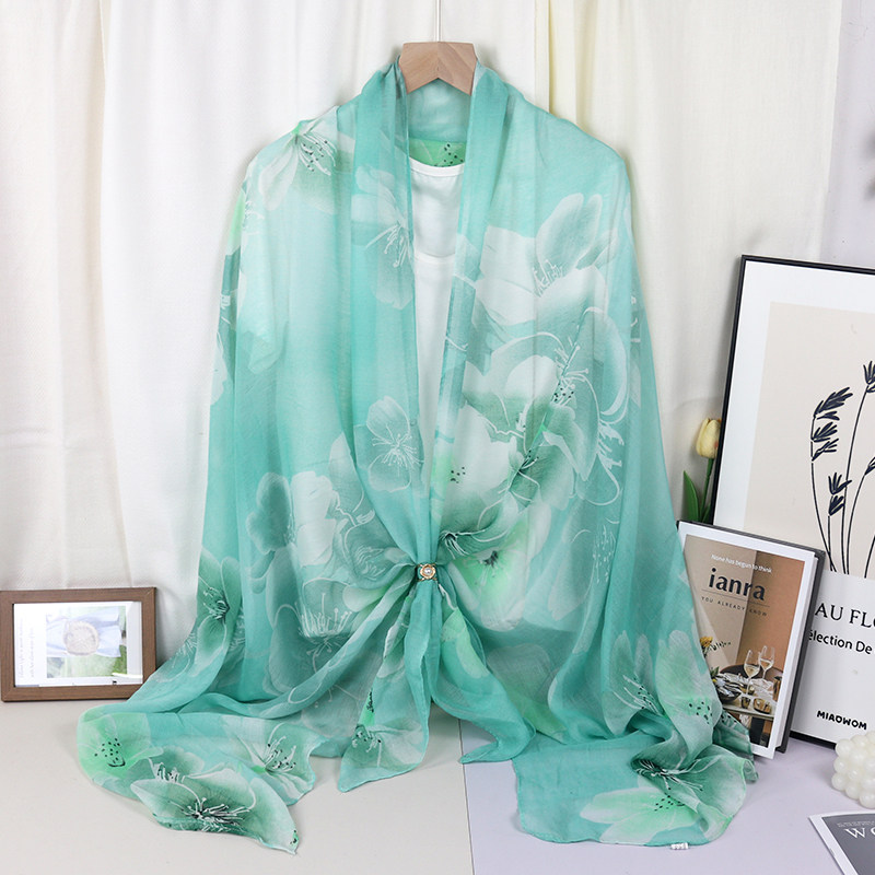 新款时尚雪纺纱巾四季多用长款围脖披肩柔和舒适防风防晒优雅丝巾