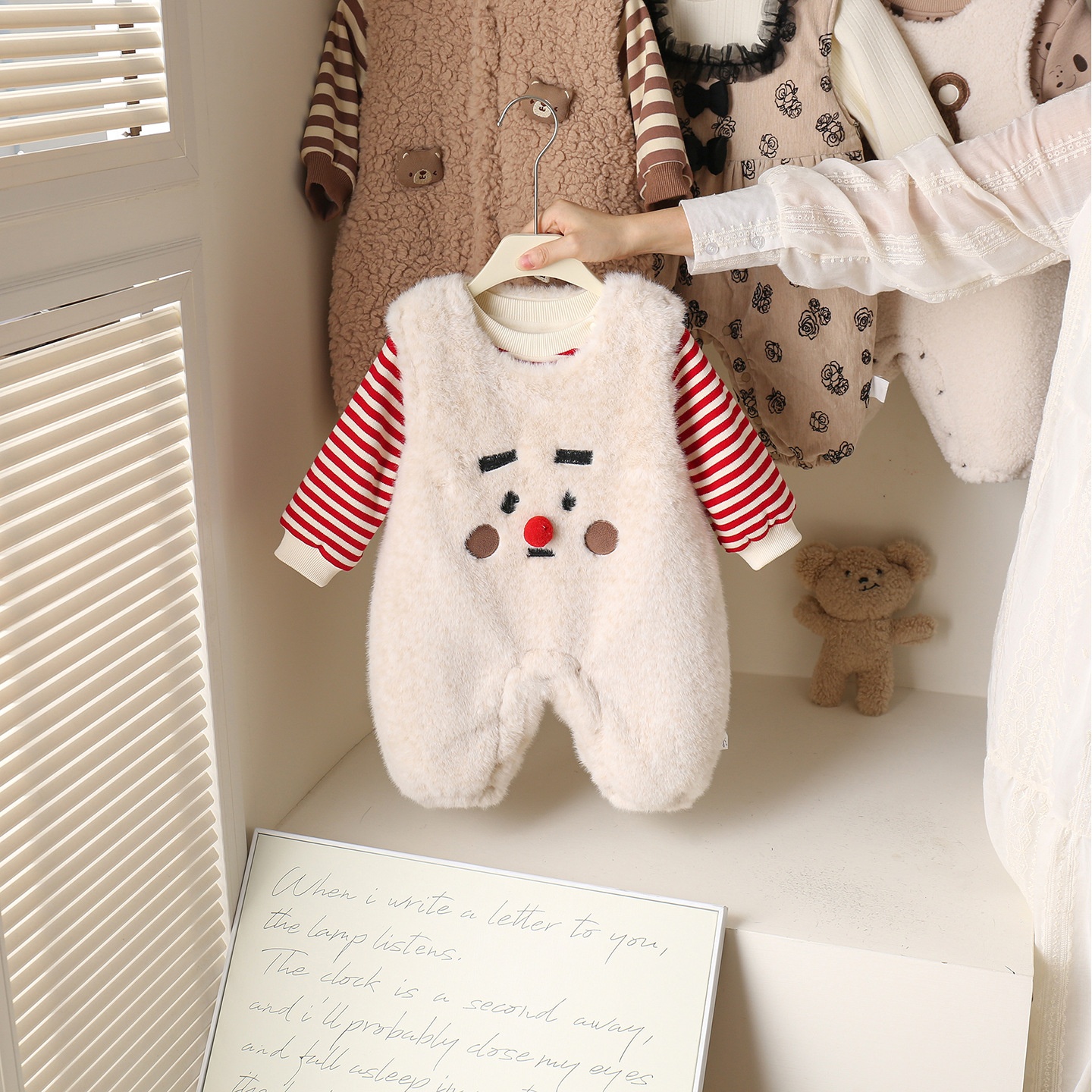 2025新款婴儿连体衣秋冬加绒加厚毛毛爬服条纹卫衣两件套深秋外出