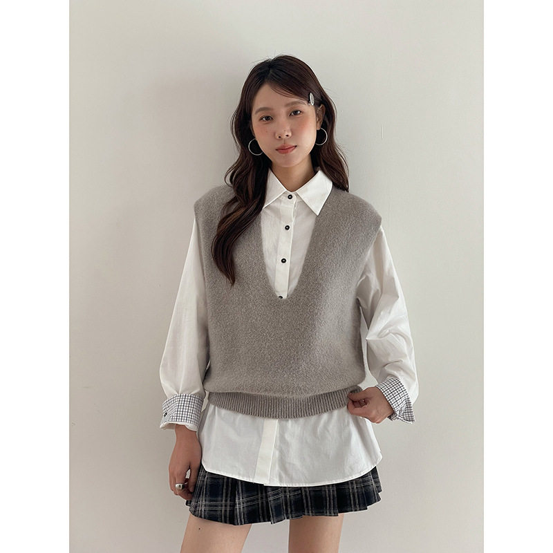 【南韩艺术生】v领针织马甲女叠穿格纹袖口衬衫两件套装w766c