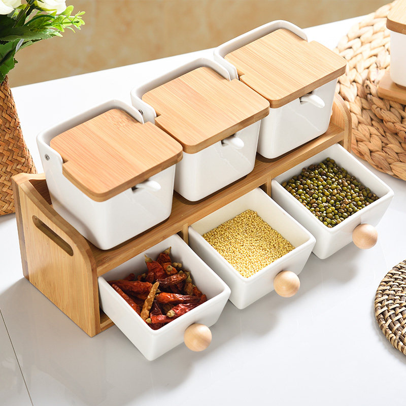 家好点 调味罐 欧式简约竹木翻盖陶瓷调味罐套装调料盒配小勺在类目 厨房/烹饪用具, 厨用小工具/厨房储物, 储物瓶罐/厨房储物器皿, 调味瓶罐中 - 来自Buy2taobao.com提供专业的淘宝代购服务