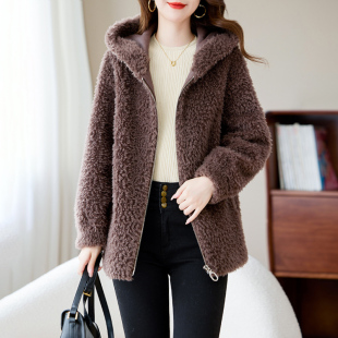 卡若维娅羊剪绒外套女2025冬季新款仿水貂一体中长款连帽皮草大衣