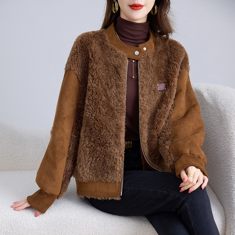 海宁颗粒绒皮草外套皮毛一体大衣