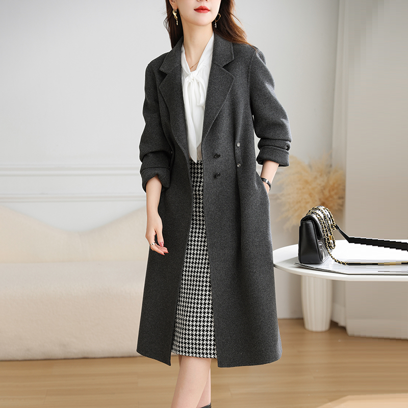 卡若维娅2025轻熟简约风长款毛呢外套女单排扣修身显瘦羊毛大衣