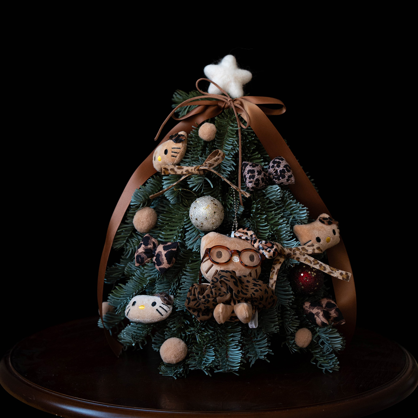 棕色hellokitty玩偶圣诞树摆件