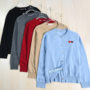 轻盈羊毛刺绣爱心贴布圆领系扣休闲针织开衫 259 思琪女装