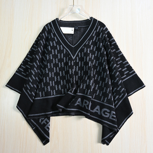 气质满字母V领套头针织披肩