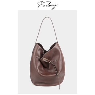 isolazy/“Liff -BELTED水桶包”原厂油蜡植鞣牛皮法式通勤水桶包