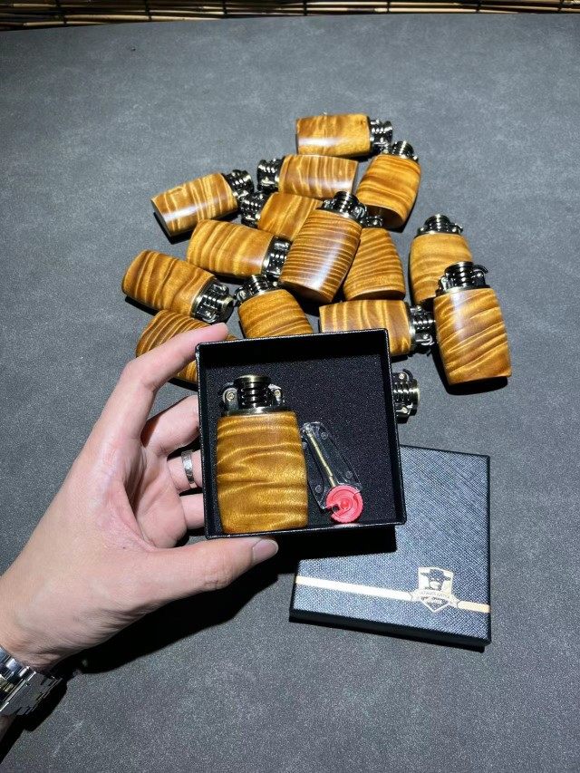 老蒋根雕金丝楠木高端实木打火机手把件男士装饰礼品
