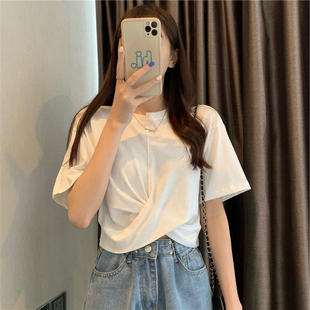 搭配牛仔阔腿裤老爹裤配什么的上衣服女帅气女生嘻哈短款露脐t恤