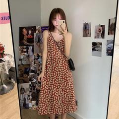 Dress women's new style in summer, slim, retro, gentle, wind collar, Daisy floral suspender skirt