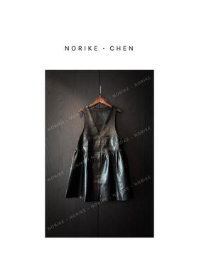 甜酷复古感皮质背心裙长款马甲外套NK48301