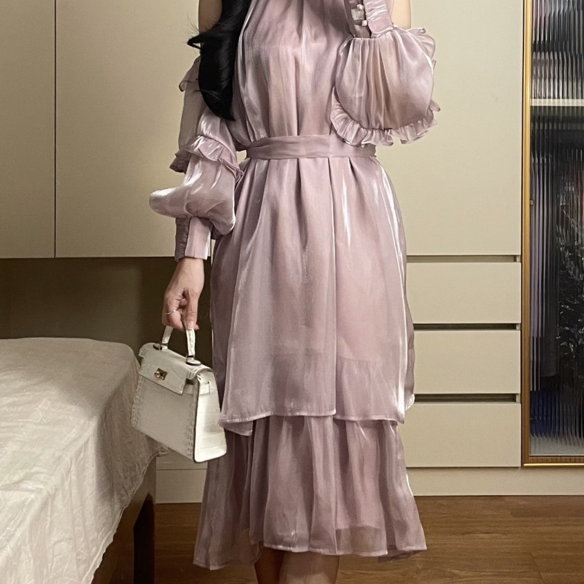 月橘挂脖连衣裙女2025年夏季流光仙女度假风露肩显瘦连身裙