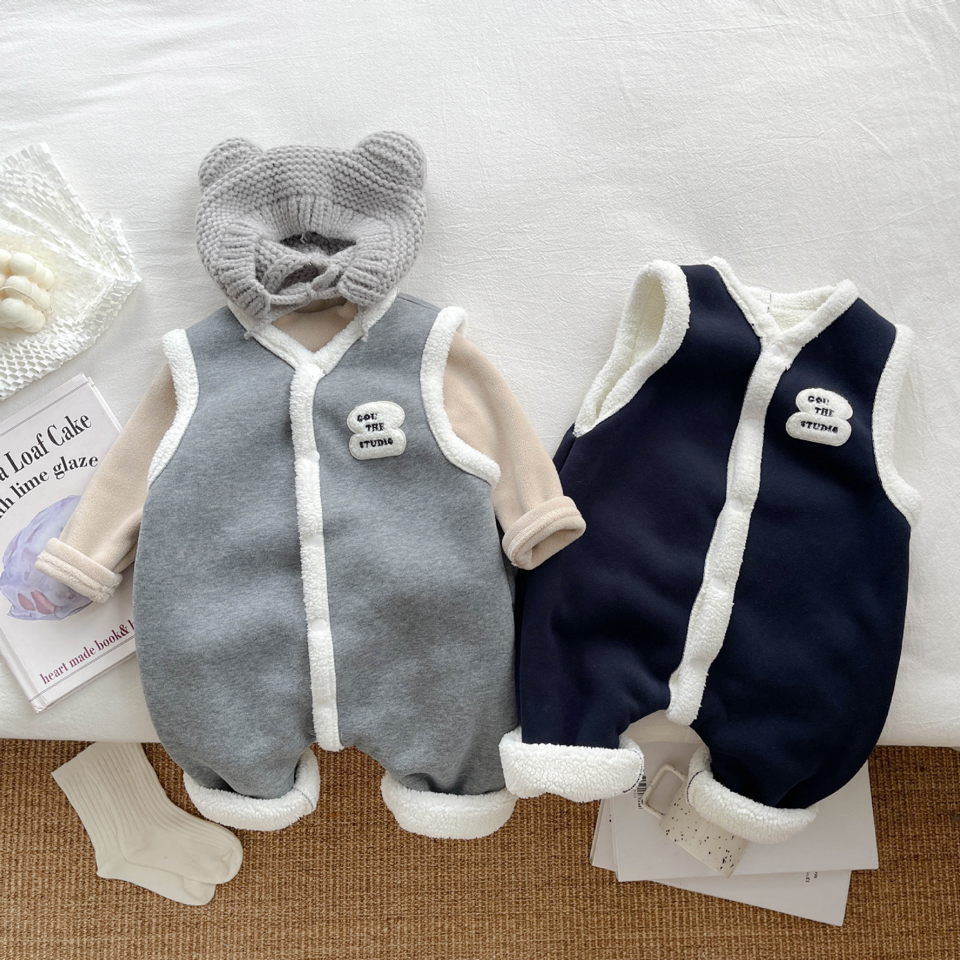 韩式婴儿冬款夹棉保暖毛绒背心连体衣小月龄宝宝加绒加厚外出爬服