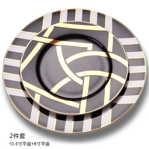 条纹黑描金边西式餐具软装设计