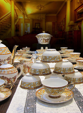 欧式中西餐具69头釉中彩骨质瓷套装陶瓷盘碗勺子下午咖啡具碟热销