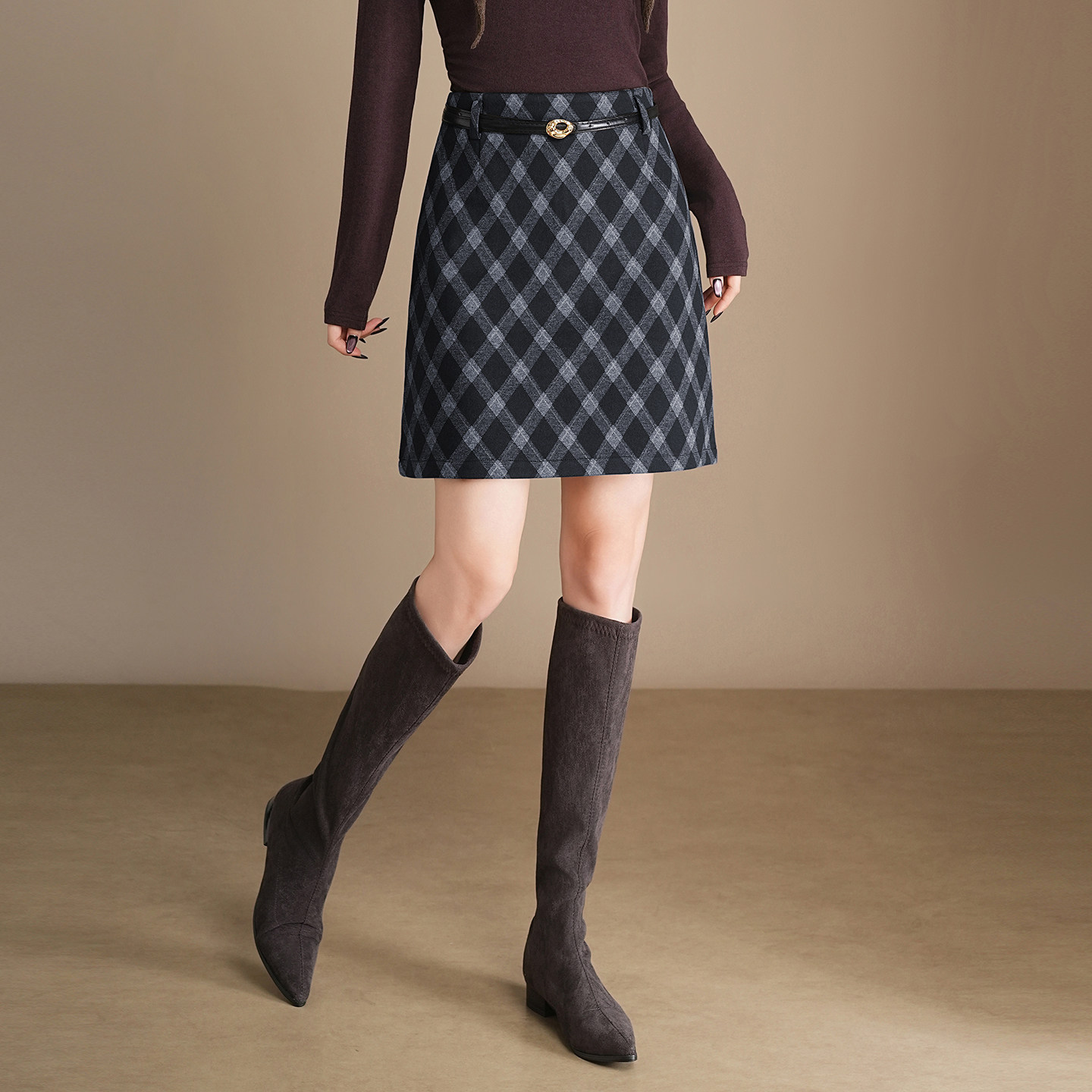 高级感复古百搭短裙毛呢格子半身裙女秋冬季新短款高腰a字包臀裙