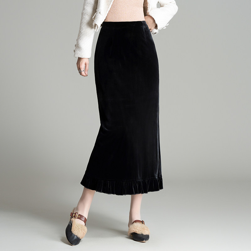 小个子丝绒半身裙女秋冬季2025年新款百搭黑色中长款直筒包臀裙子