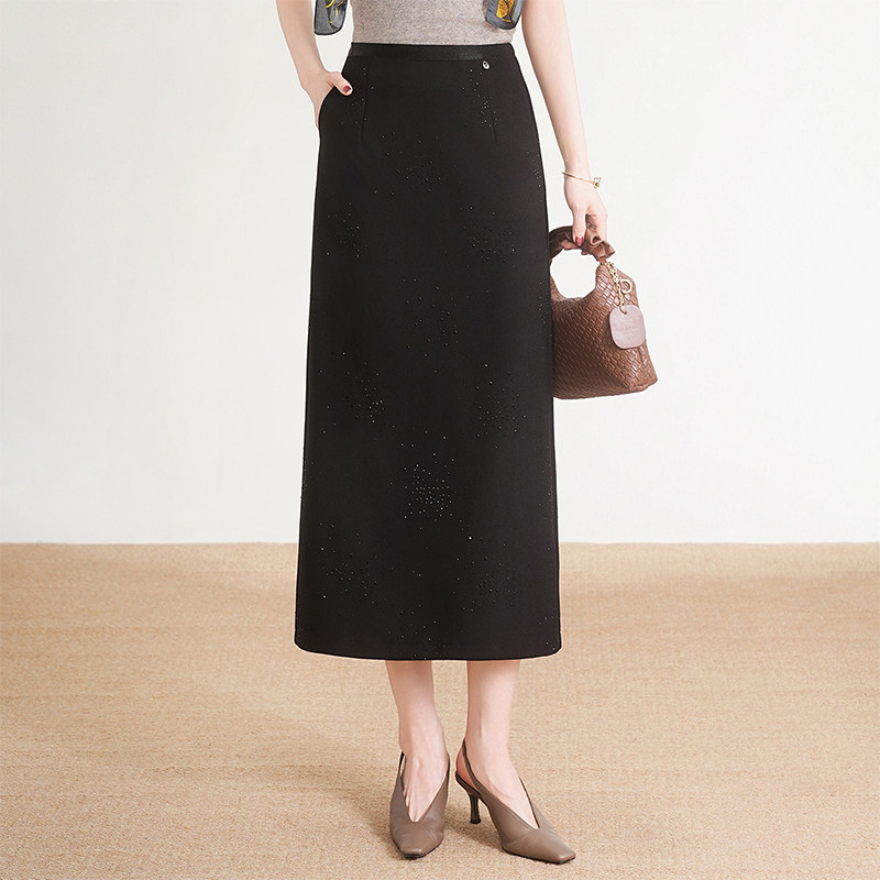 黑色梨形身材烫钻直筒半身裙女2026春秋季垂感西装包臀长款一步裙