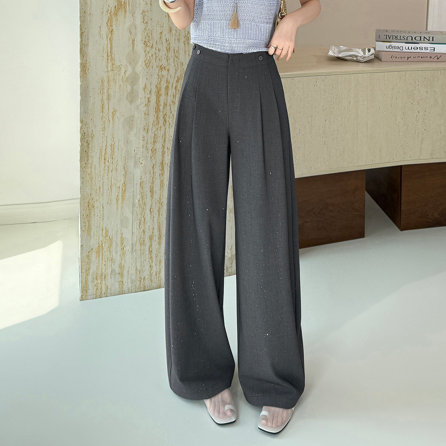灰色暗扣烫钻直筒西装裤女2026春夏季薄款遮胯高腰垂感休闲阔腿裤