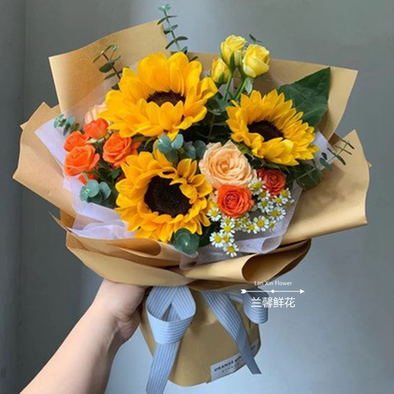 安徽省淮北市相山区遂溪县鲜花店同城配送生日玫瑰向日葵混搭花束