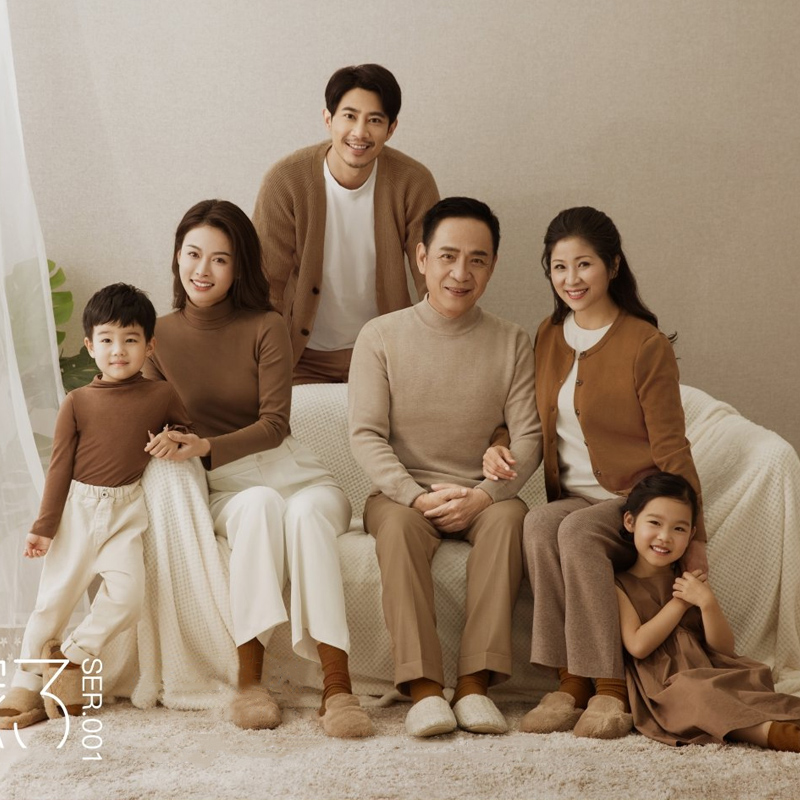 一家六口拍照咖啡色毛衣亲子装