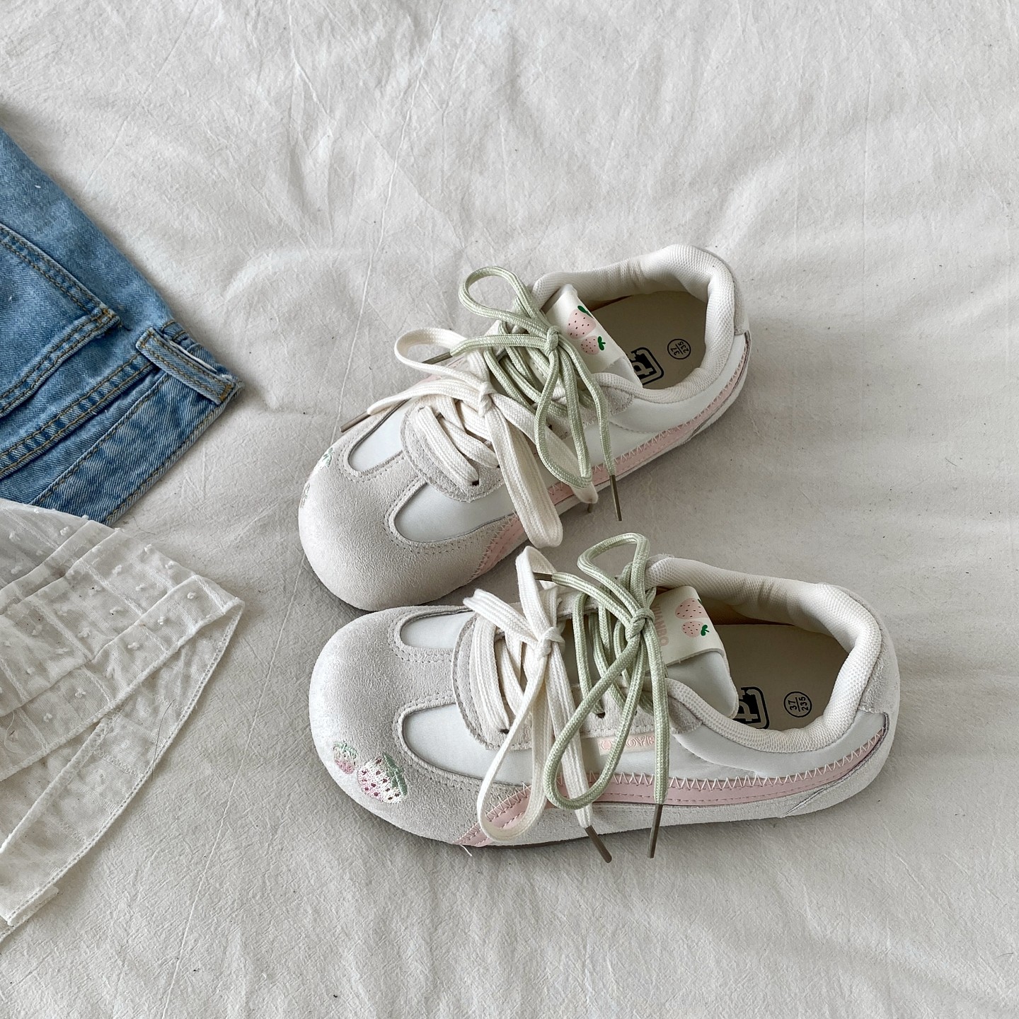 喜叔原创草莓刺绣德训鞋女2026新款春季爆款小白鞋韩系休闲板鞋潮,女鞋,德训鞋,淘宝优惠券,粉丝福利购,淘宝优惠卷