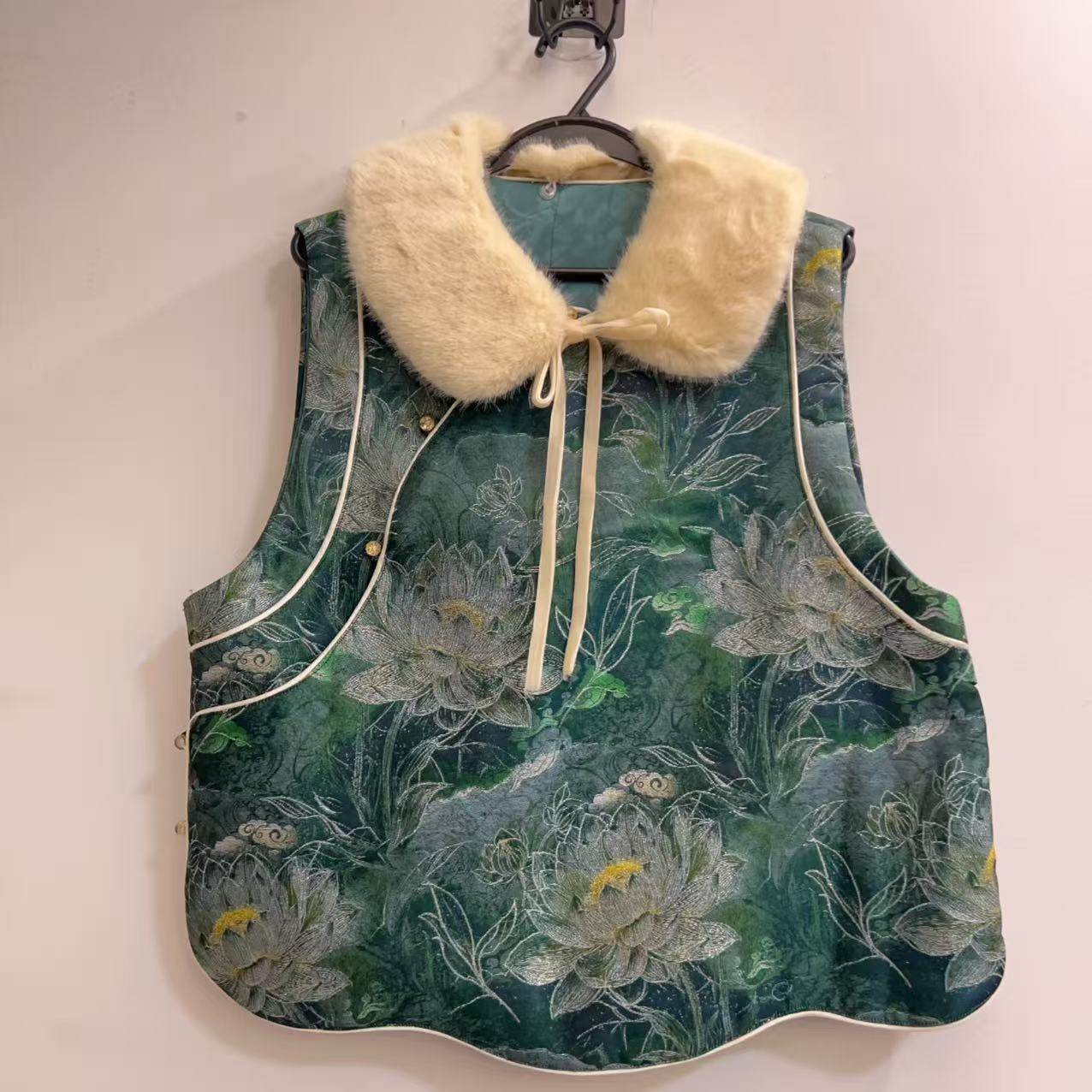 2025冬季新款中式毛领花卉印花夹棉马甲女外穿系带棉马甲高端织金,女装/女士精品,马夹,淘宝优惠券,粉丝福利购,淘宝优惠卷