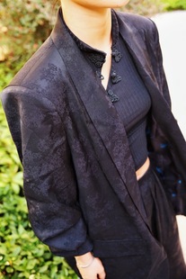 王润原创SOHANA设计2023秋冬新款中国风缎面西装外套阔腿裤套装