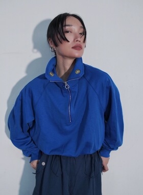 王润原创SOHANA设计2022秋冬新款复古翻领拉链短款薄绒少女感卫衣