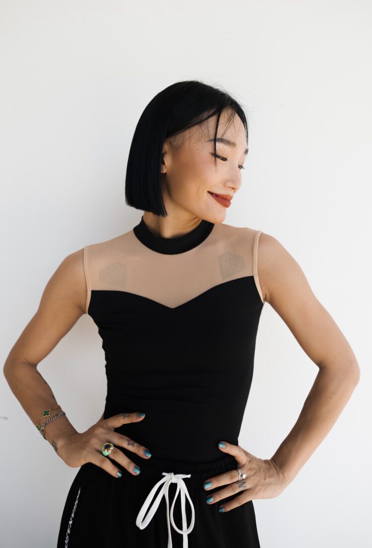 王润原创sohana设计2022夏季新款舞蹈网纱拼接满印大露背弹力高领