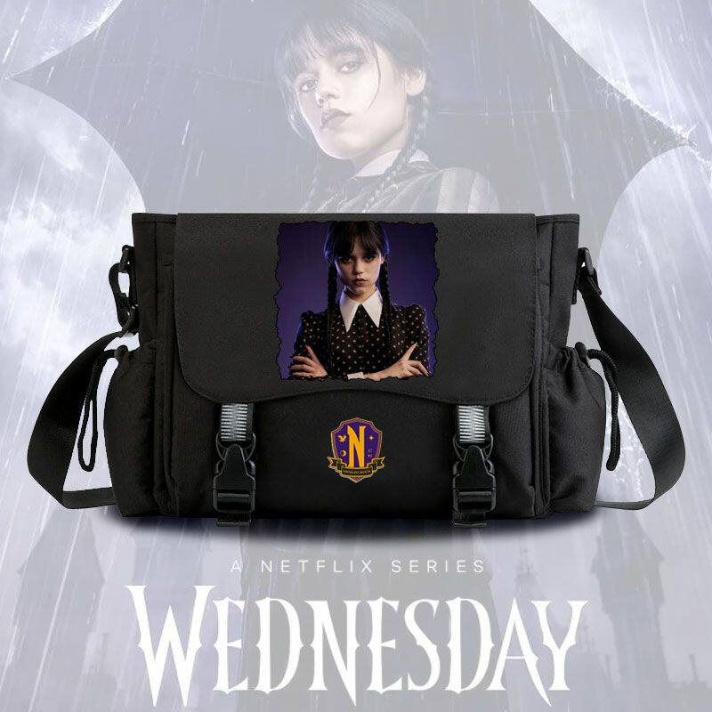 2025星期三Wednesday亚当斯一家周边斜挎包单肩包男女运动背包骑