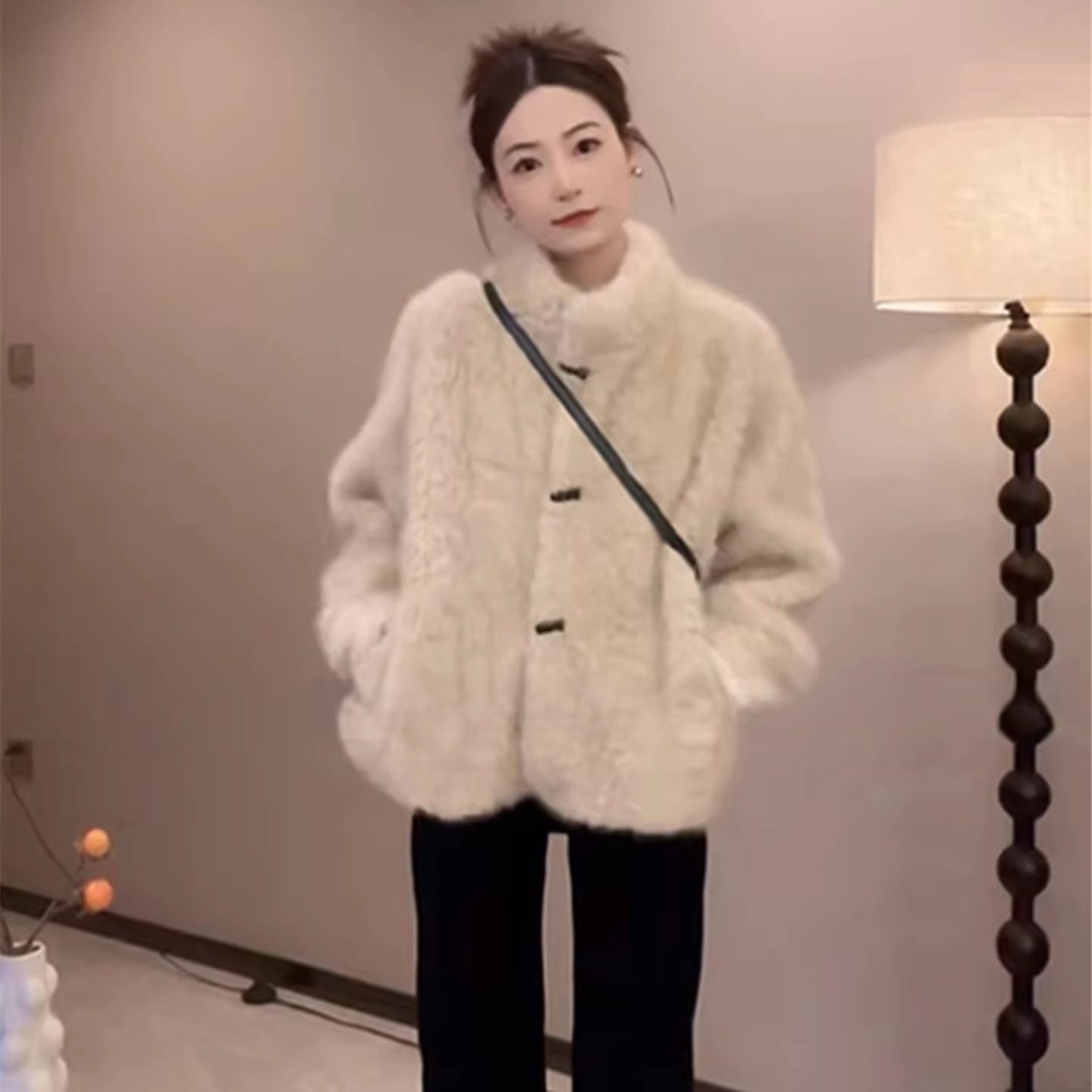 羊羔毛外套女短款加厚冬季2025新款高级感保暖宽松小个子毛绒上衣,女装/女士精品,短外套,淘宝优惠券,粉丝福利购,淘宝优惠卷