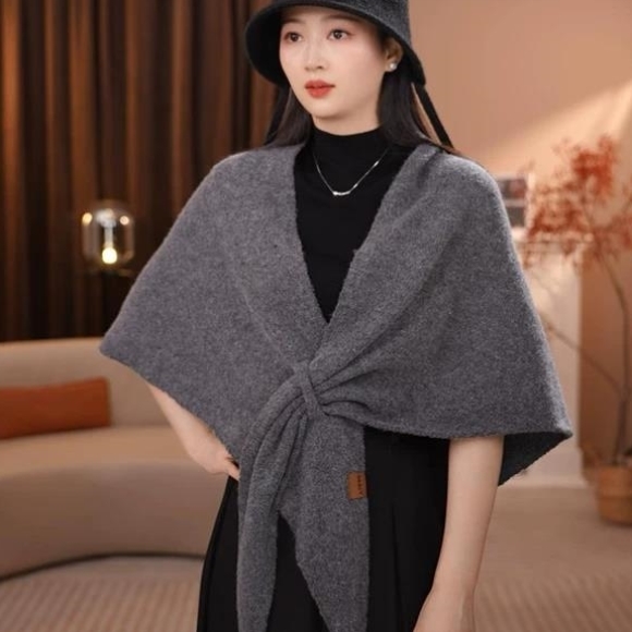 慵懒风三角围巾女秋冬保暖护颈围脖羊毛混纺纯色空调房大披肩外搭