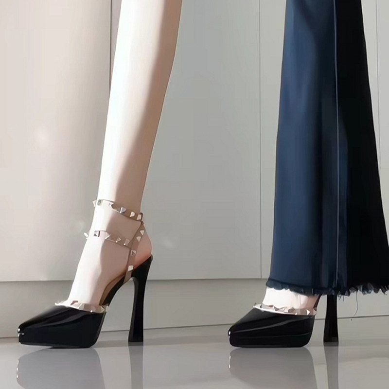 2026夏季新款铆钉防水台高跟鞋女黑色粗跟尖头性感御姐气质凉鞋女