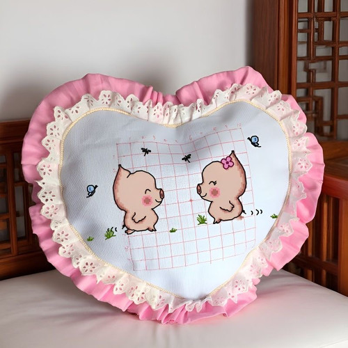 粉色心形方形骨头形十字绣抱枕车颈枕设计订做卡通动物情侣猪特价
