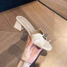 羊皮版~韩国鳄鱼纹高跟凉拖鞋女夏季露趾小金扣一字粗跟凉鞋白色