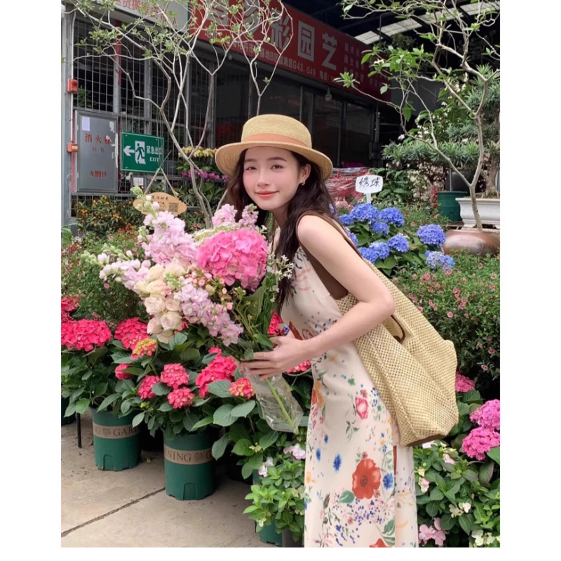 2024新款早春装茶歇法式碎花吊带连衣裙子女夏季海边度假沙滩长裙