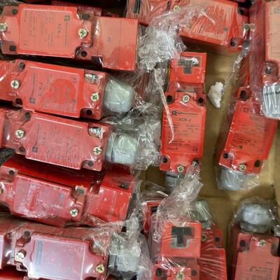 拆机施耐德安全开关XCK-J59，数量25只，成色一般，包好