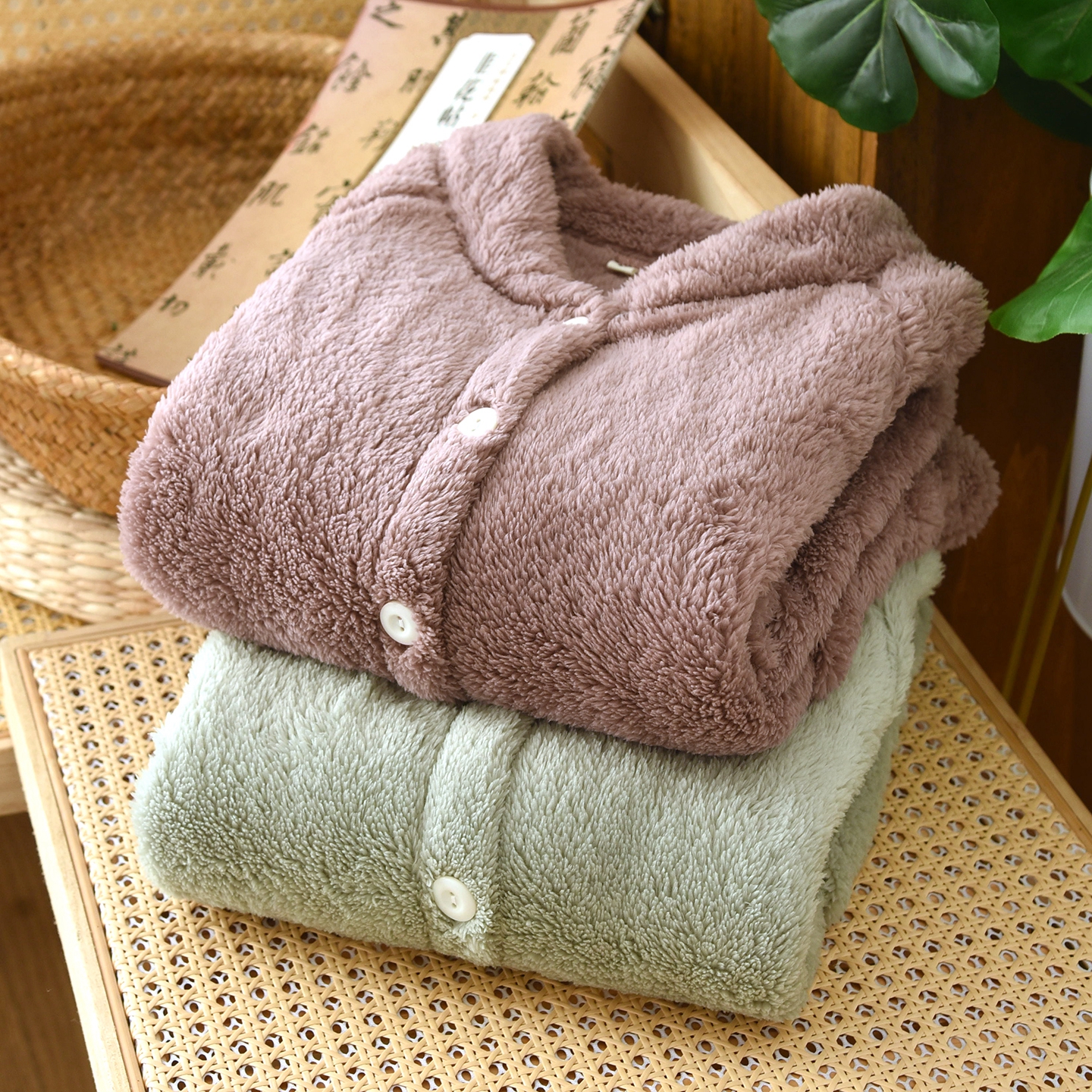 冬季女士加厚法兰绒上衣