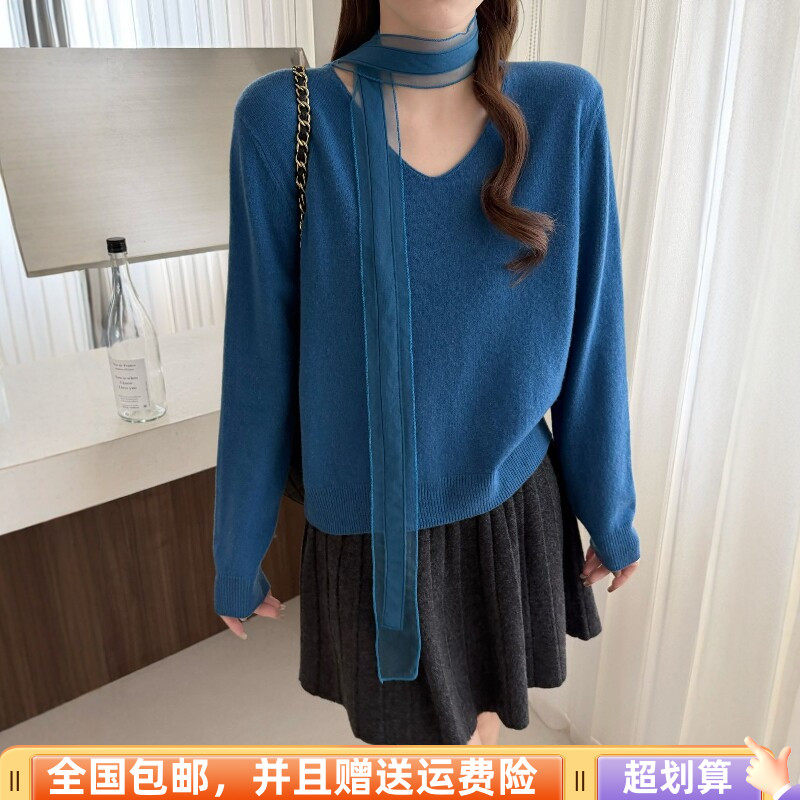 秋季宽松显瘦长袖毛衣配丝巾