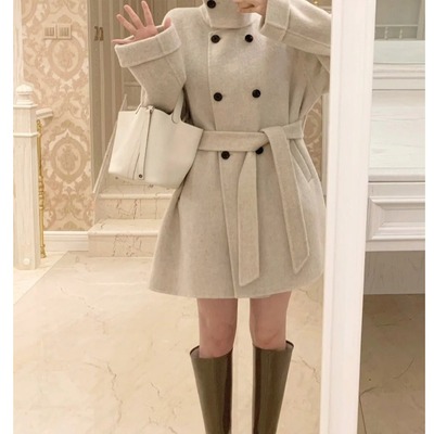 燕麦色大衣女短款2025秋冬新款小个子气质时尚高级感厚毛呢外套