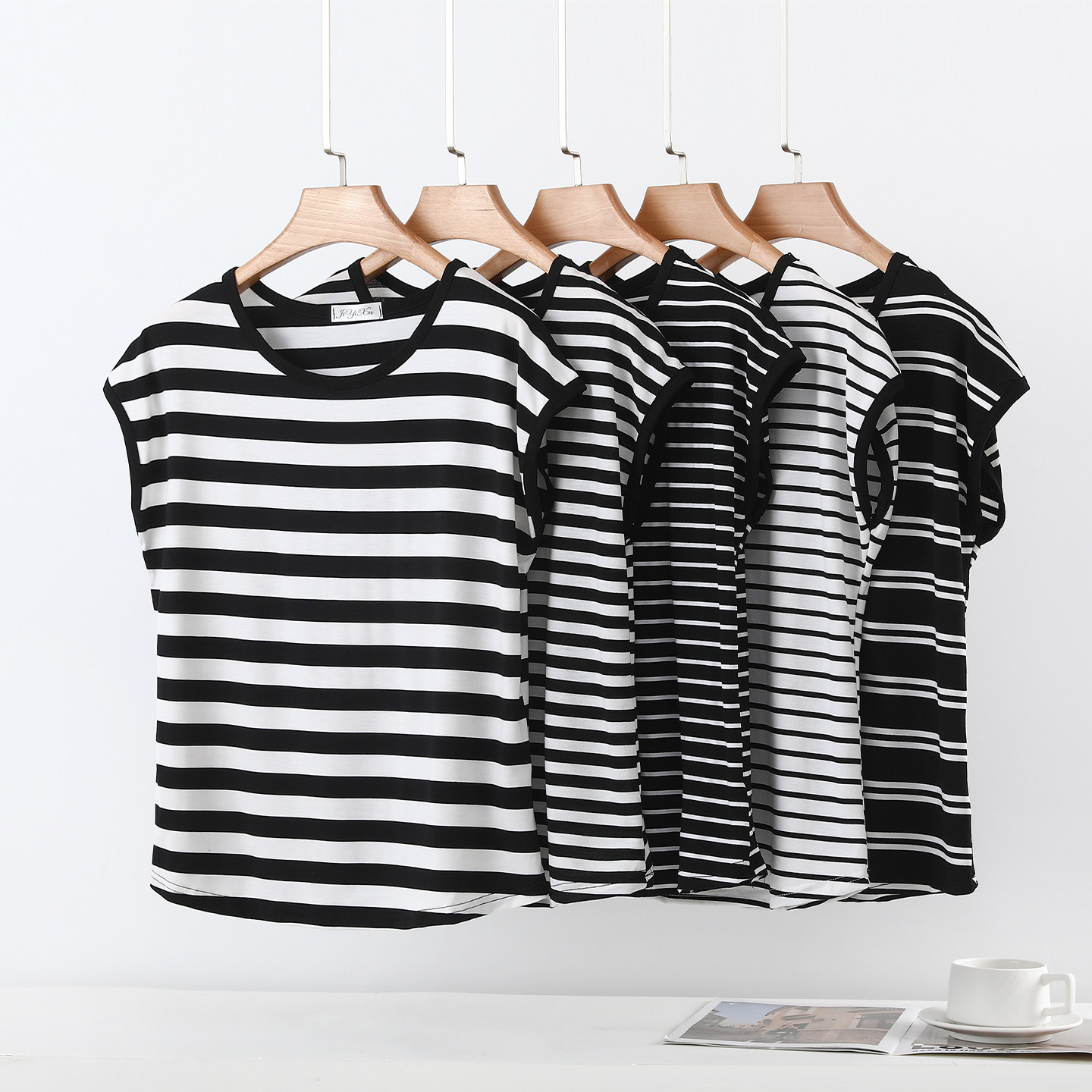夏薄款莫代尔无袖t恤女短袖上衣宽松大码背心黑白条纹休闲打底衫