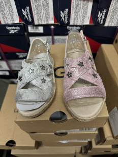 旭洋体育幼童 UGG Allairey Stars 搭扣舒适耐磨休闲凉鞋 银色