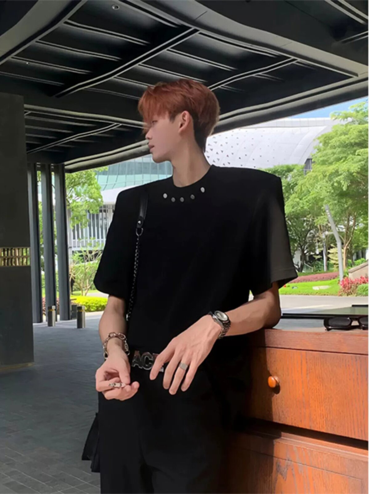 하이 엔드 어깨 패드 티셔츠 틈새 디자인 메탈릭 장식 반팔 오버 사이즈 헤어 스타일리스트 트렌디 브랜드 남성 여름 착용