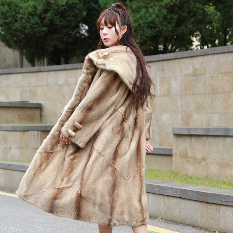 貂皮大衣皮草女长款2021秋冬新款条纹外套整貂进口天鹅绒保暖时尚