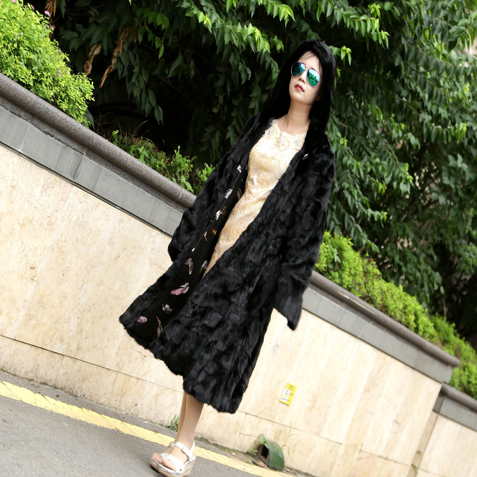 进口紫标天鹅绒貂皮大衣女整貂连帽水貂皮草外套中长款冬黑色显瘦