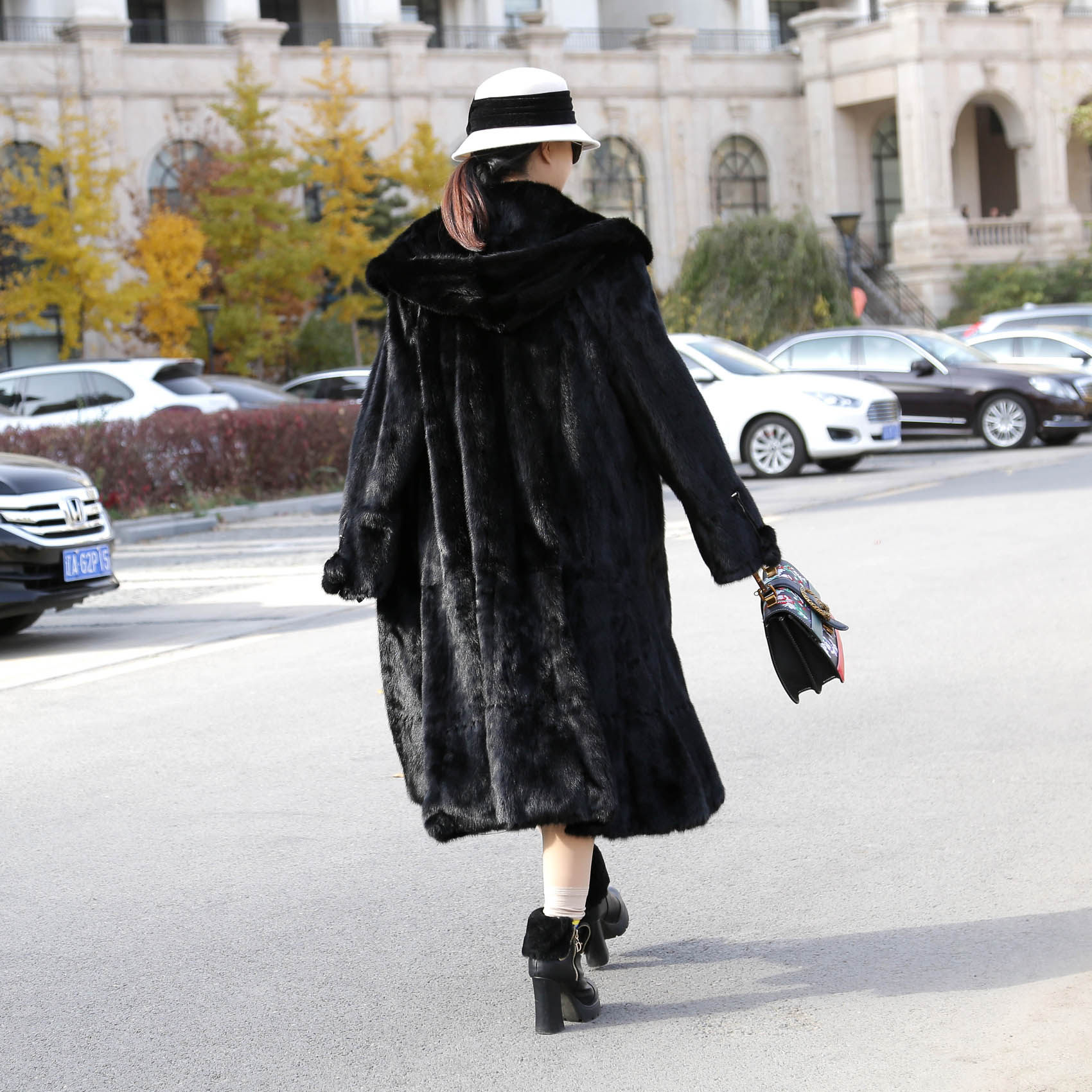 2019进口天鹅绒貂皮大衣女整貂黑色连帽长款裘皮水貂毛皮草外套女